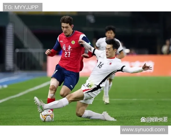 港菁足球队与南区足球会激战正酣谁将赢得这场精彩对决的胜利